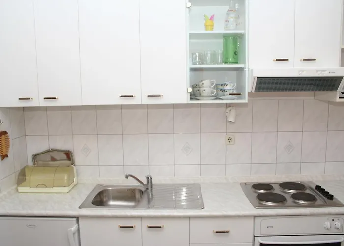 With Parking Space Bol, Brac - 2884 Apartamento Bol