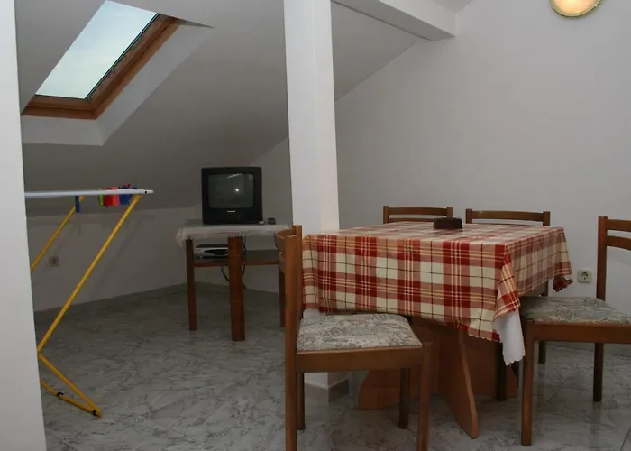 With Parking Space Bol, Brac - 2884 Apartamento *