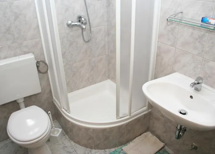 With Parking Space Bol, Brac - 2884 Apartamento *