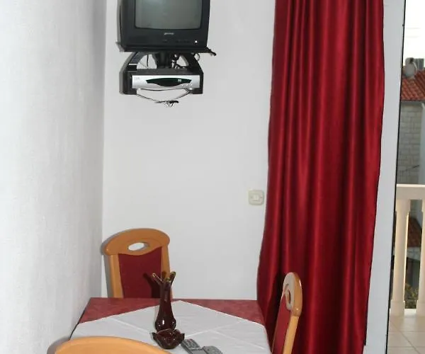 With Parking Space Bol, Brac - 2884 Apartamento