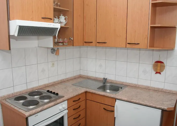 With Parking Space Bol, Brac - 2884 Apartamento